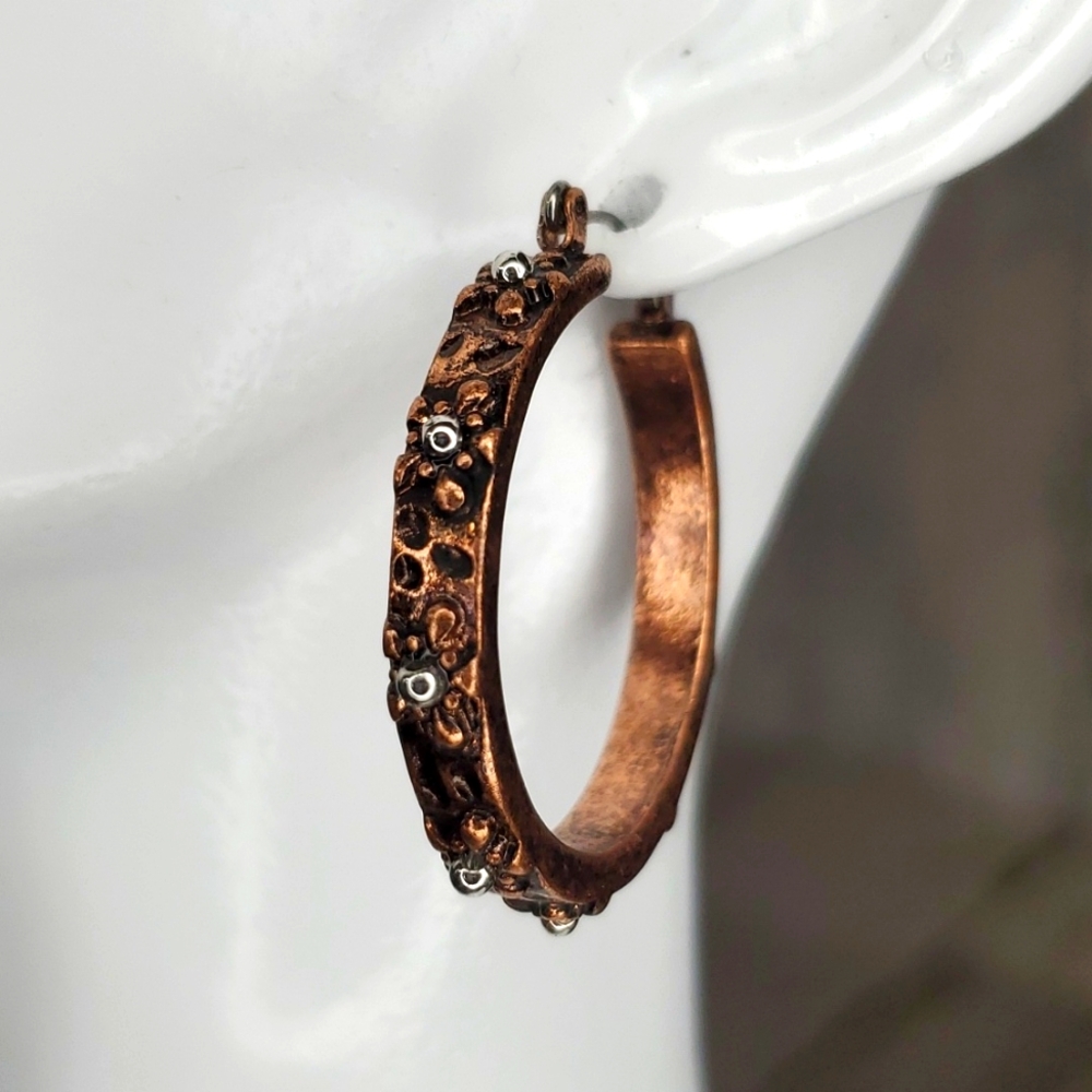 Erica Lyons Hammered Copper Flower Hoop Earrings NWT!